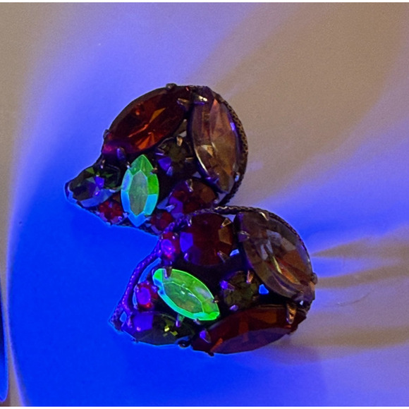 Vintage Fall Tones Rhinestone Clip Earrings UV Uranium Glow Green Orange Red - Picture 6 of 6